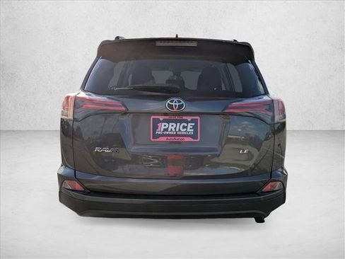Used 2018 Toyota RAV4 LE image 7