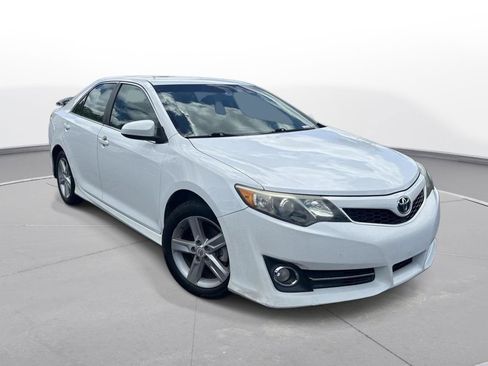 Used 2013 Toyota Camry SE FWD image 4