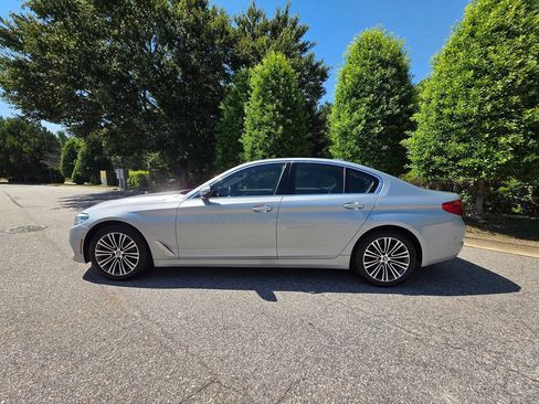 Used 2017 BMW 530i RWD image 2