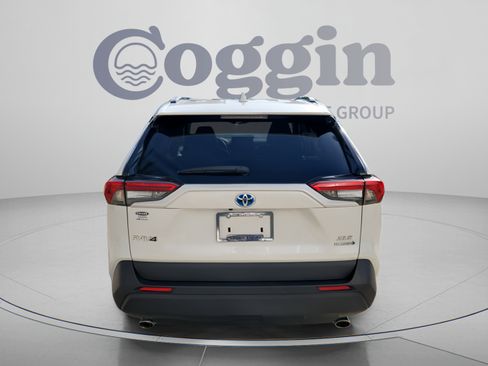 Used 2021 Toyota RAV4 XLE Premium AWD/4WD image 3