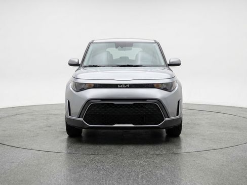 Used 2025 Kia Soul LX w/ LX Technology Package image 2