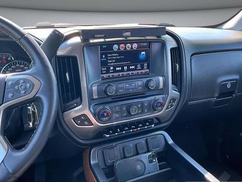 Used 2018 Chevrolet Silverado 1500 High Country AWD/4WD image 9