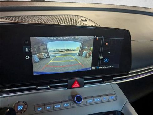 Certified 2025 Hyundai Elantra Limited image 14