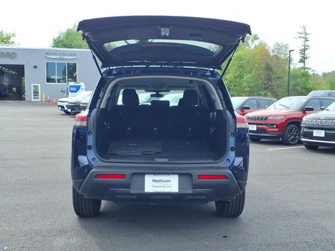 Used 2024 Nissan Pathfinder SV AWD/4WD image 10