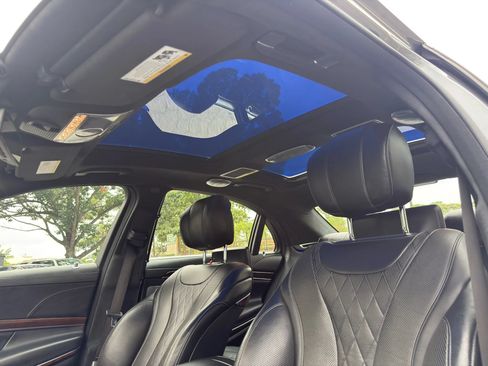 Used 2018 Mercedes-Benz S 560 4MATIC Sedan image 32