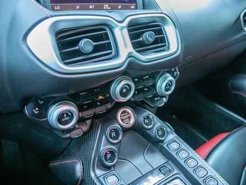 Used 2019 Aston Martin V8 Vantage Coupe image 26