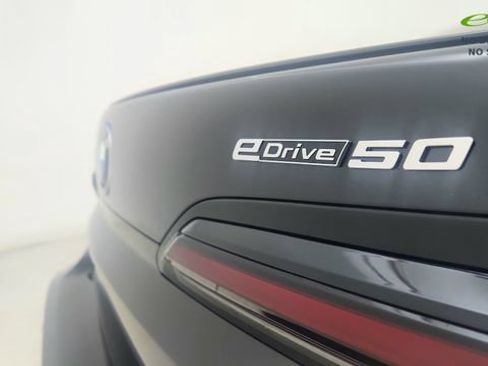 Used 2025 BMW i7 eDrive50 w/ M Sport Package RWD image 18