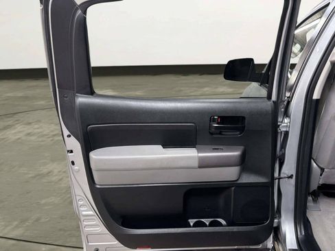 Used 2011 Toyota Tundra 4x4 CrewMax w/ Tow Pkg image 15