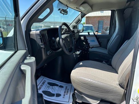 Used 2021 Chevrolet Express 2500 RWD image 17