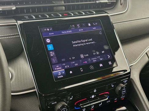 Certified 2024 Jeep Grand Cherokee Altitude AWD/4WD image 24
