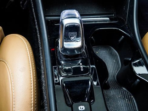 Used 2021 Volvo XC40 T5 Inscription w/ Climate Package image 18