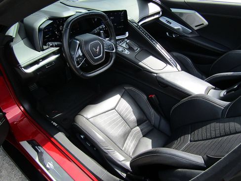 Used 2021 Chevrolet Corvette Stingray Premium Conv w/ Z51 Performance Package RWD image 7