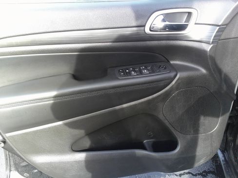 Used 2020 Jeep Grand Cherokee Laredo w/ Quick Order Package 2BN North image 17