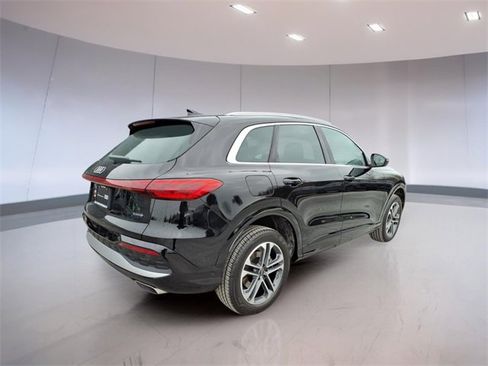 Used 2025 Audi Q5 Premium w/ Convenience Package image 6
