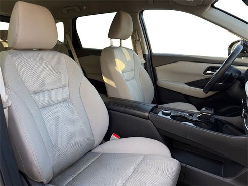 Used 2024 Nissan Rogue SV image 15