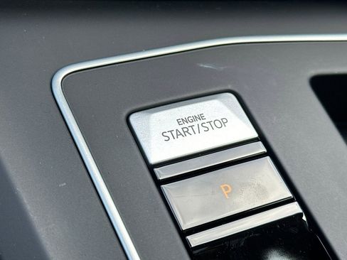 Used 2022 Volkswagen Golf R image 34