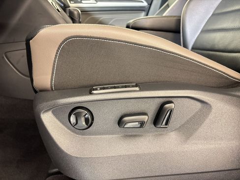 Used 2022 Volkswagen Atlas Cross Sport SEL Premium R-Line image 13