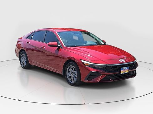 Used 2024 Hyundai Elantra Blue FWD image 3