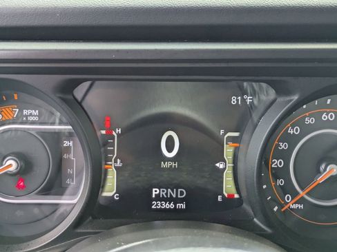 Used 2025 Jeep Wrangler Unlimited Rubicon image 16