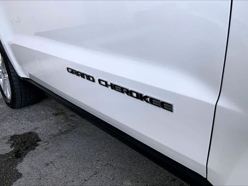Used 2017 Jeep Grand Cherokee Limited AWD/4WD image 33