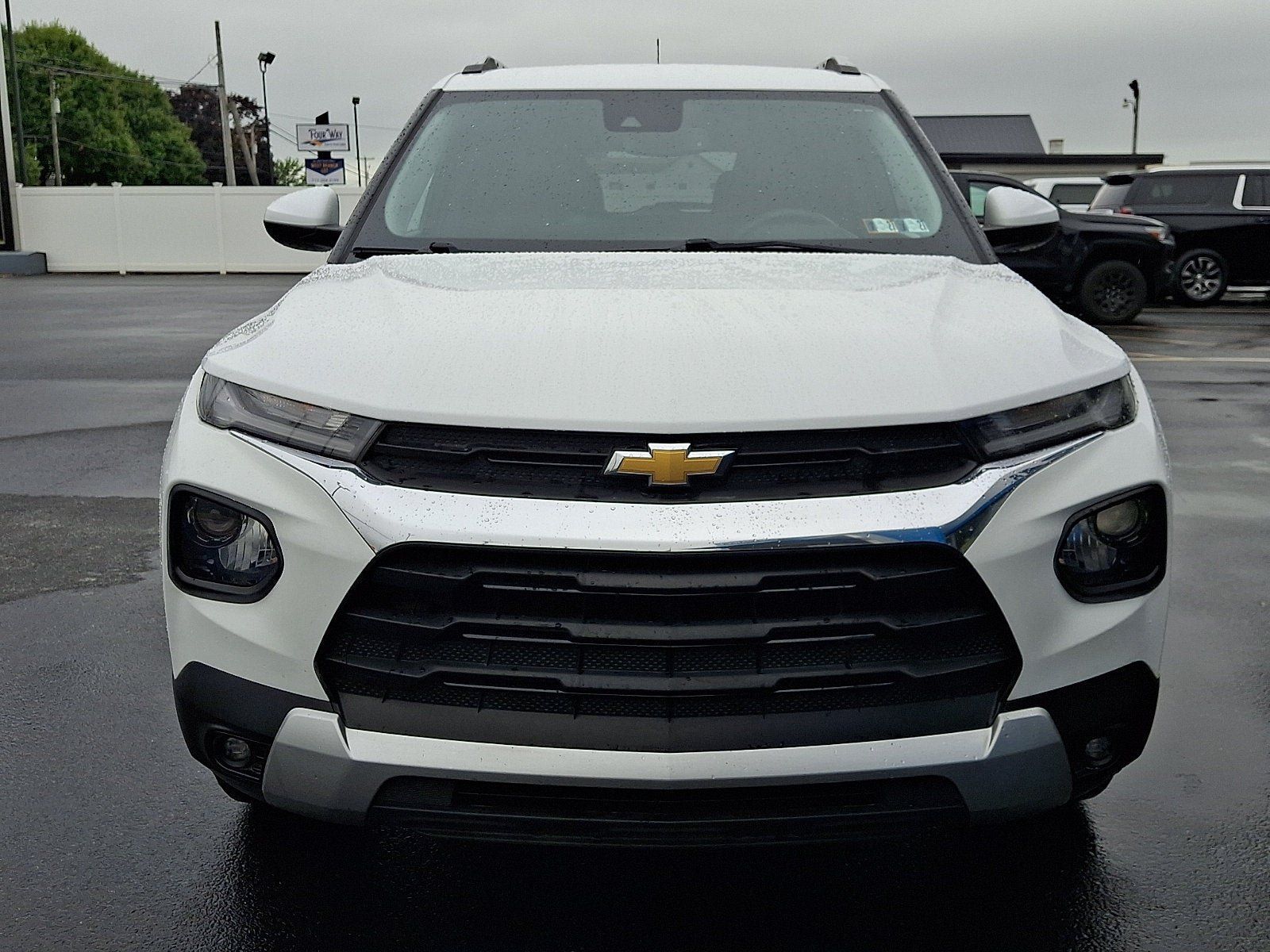 Used 2023 Chevrolet TrailBlazer LT w/ Convenience Package AWD/4WD image 2
