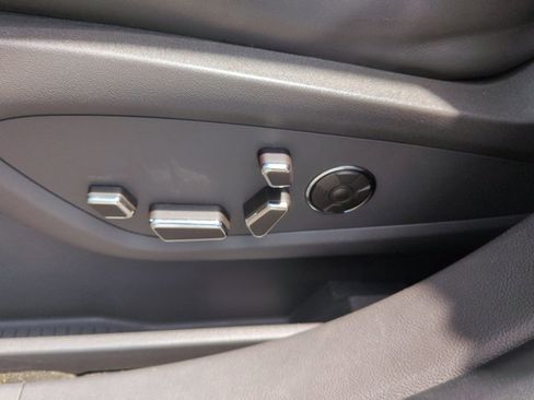 Used 2019 Lincoln Nautilus Reserve FWD image 21
