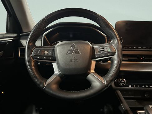 Used 2024 Mitsubishi Outlander SE image 19