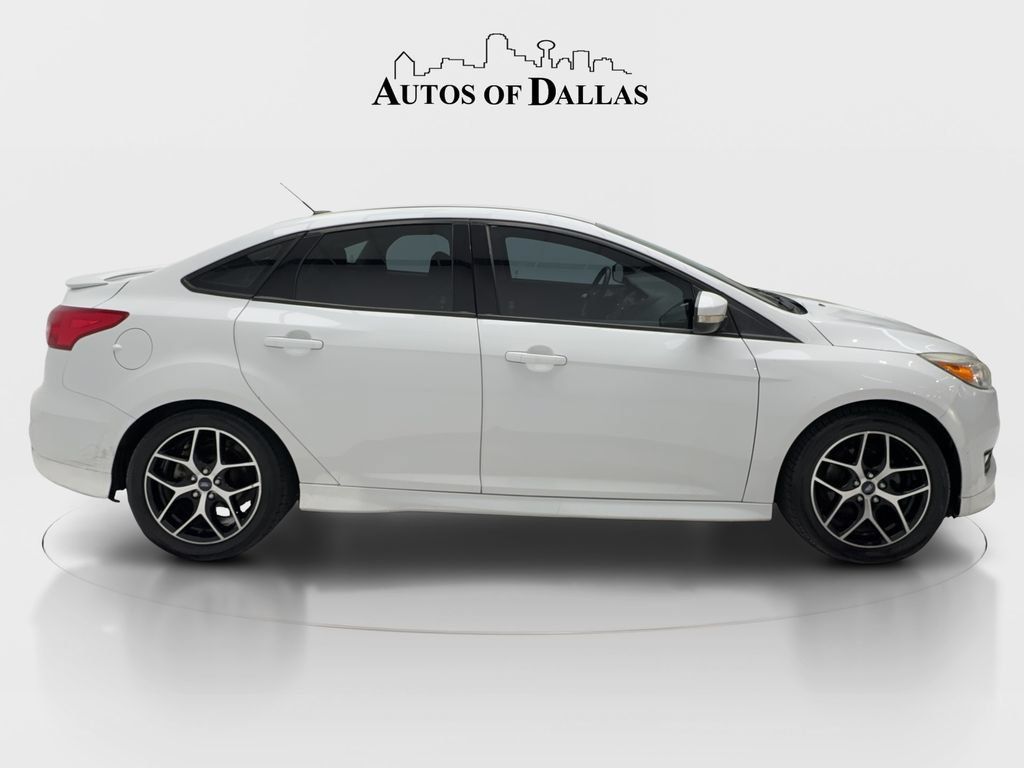 Used 2016 Ford Focus SE w/ SE Sport Package FWD image 6