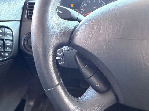 Used 2007 Ford Focus ZX5 Hatchback image 19