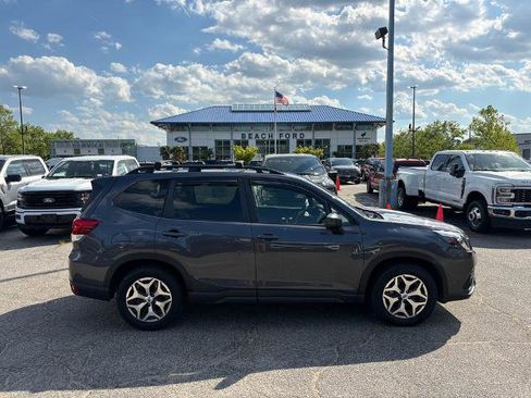 Used 2023 Subaru Forester Premium AWD/4WD image 4