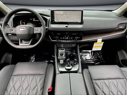 Used 2026 Nissan Rogue Platinum w/ Platinum Premium Package image 5