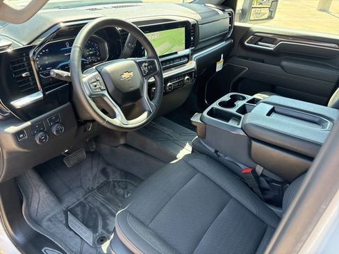 Used 2025 Chevrolet Silverado 2500 LT w/ Convenience Package AWD/4WD image 13