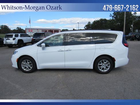 Used 2022 Chrysler Pacifica Touring-L image 7