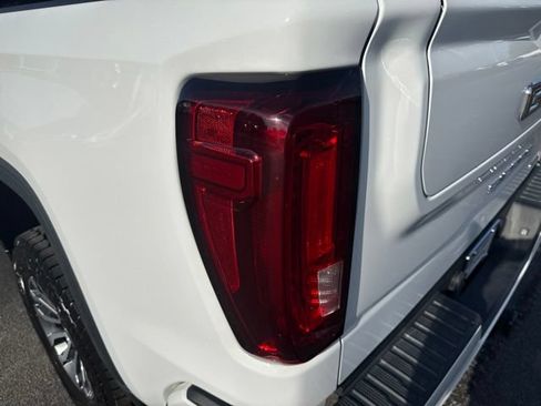 Used 2021 GMC Sierra 1500 AT4 w/ AT4 Preferred Package AWD/4WD image 10