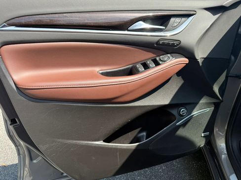 Used 2018 Buick Enclave Avenir w/ Avenir Technology Package AWD/4WD image 14
