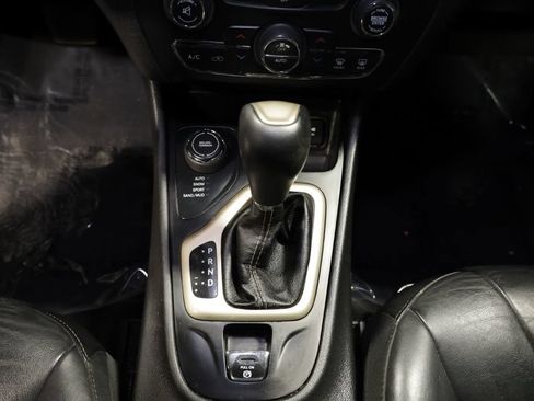 Used 2018 Jeep Cherokee Limited AWD/4WD image 23