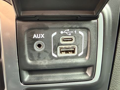 Used 2021 Jeep Wrangler Sport AWD/4WD image 12