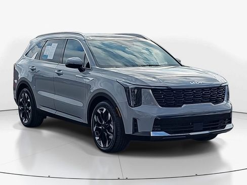 Used 2024 Kia Sorento EX w/ Panoramic Sunroof Package image 2