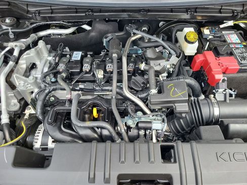 New 2025 Nissan Kicks SR image 31