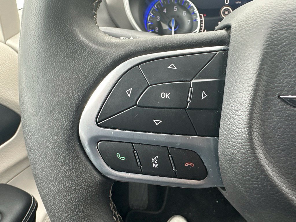 Used 2024 Chrysler Pacifica Touring-L FWD image 30
