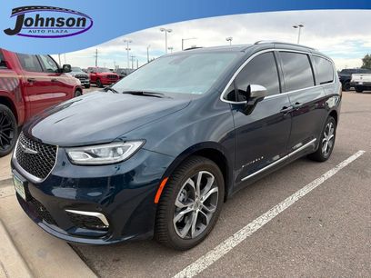 Used 2025 Chrysler Pacifica Pinnacle w/ Trailer Tow Group