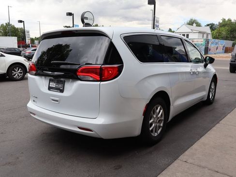 Used 2024 Chrysler Voyager LX FWD image 5