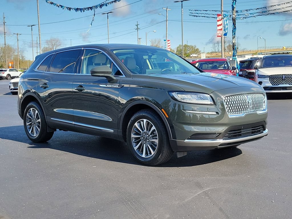 Used 2022 Lincoln Nautilus AWD w/ Premium Package image 2