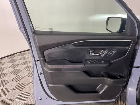 Used 2025 Honda Pilot Black Edition image 15