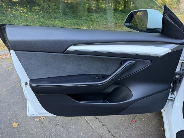 Used 2022 Tesla Model 3 Long Range AWD/4WD image 9