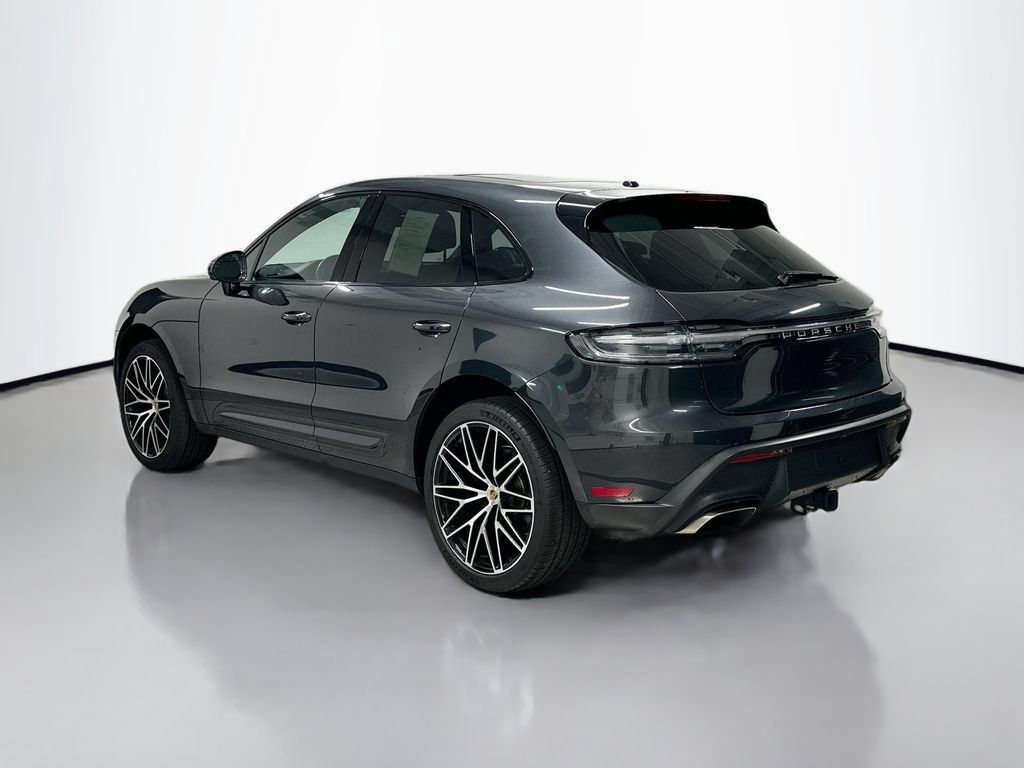 Certified 2025 Porsche Macan AWD/4WD image 3
