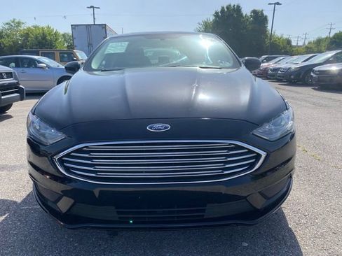Used 2017 Ford Fusion SE FWD image 2