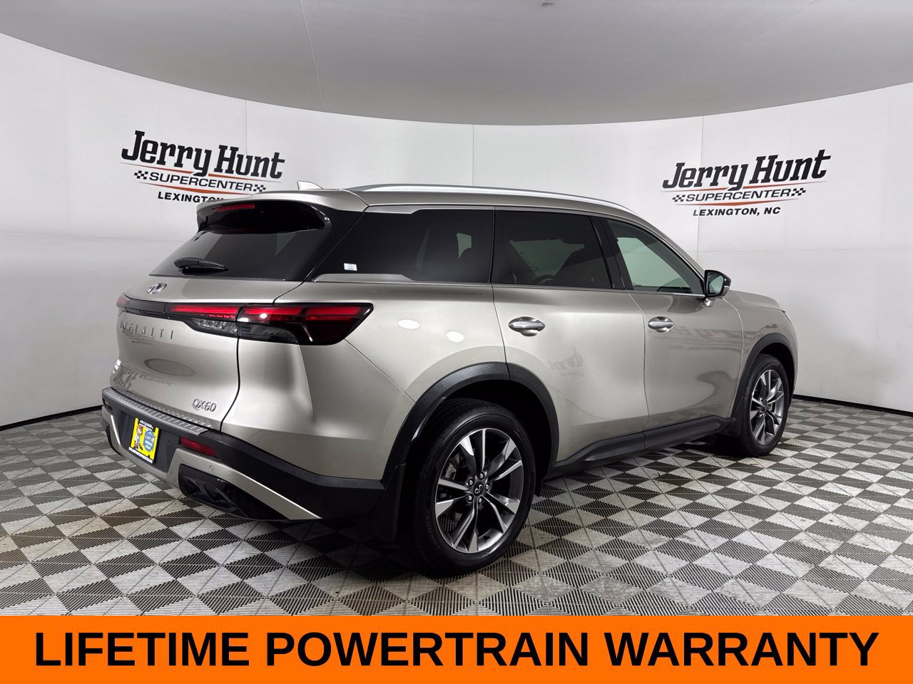 Used 2023 INFINITI QX60 Luxe w/ Cargo Package AWD/4WD image 6