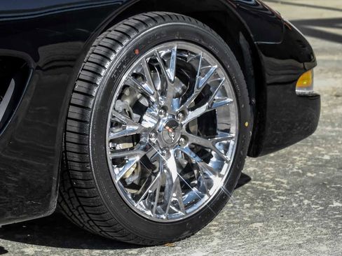 Used 2004 Chevrolet Corvette Coupe w/ Roof Package image 45