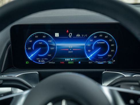 Certified 2025 Mercedes-Benz EQB 300 4MATIC image 24